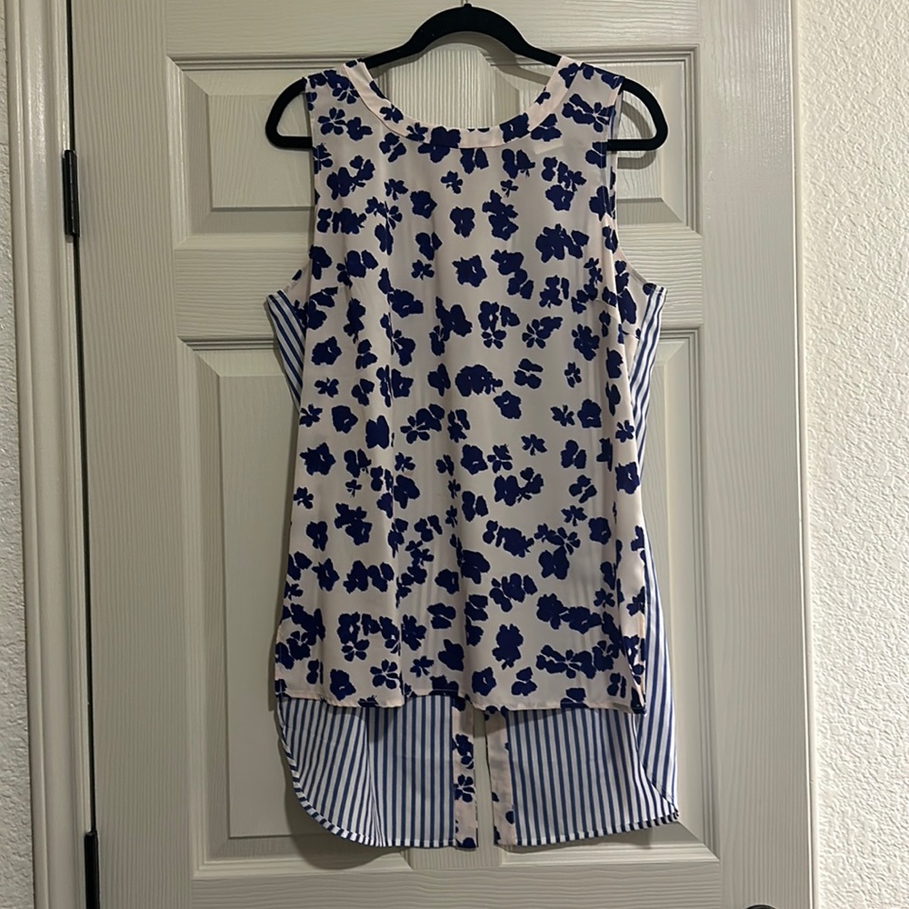 CAbi size Large sleeveless tunic